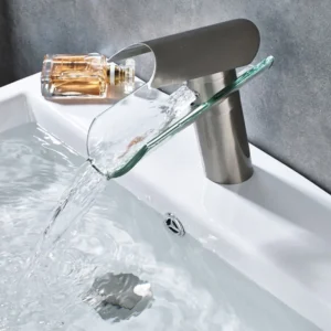 Robinet cascade pour évier de salle de bain