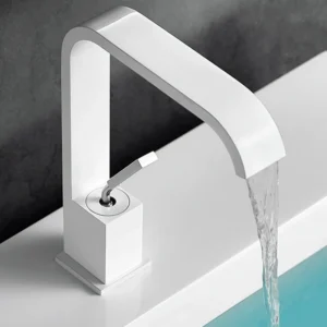 Robinet cascade pour évier de salle de bain