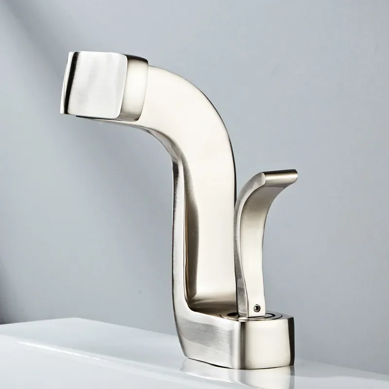 Robinet lavabo monotrou finition dorée et blanche