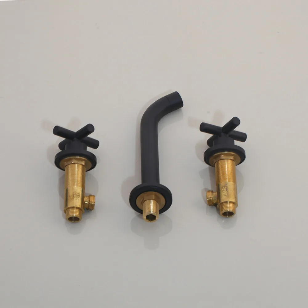 Robinet de salle de bains à finitions variées